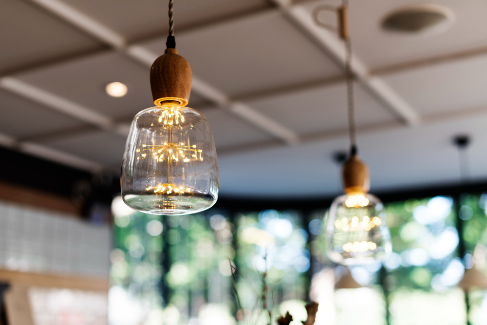 Pendentes decorativos: como escolher o modelo ideal para cada ambiente